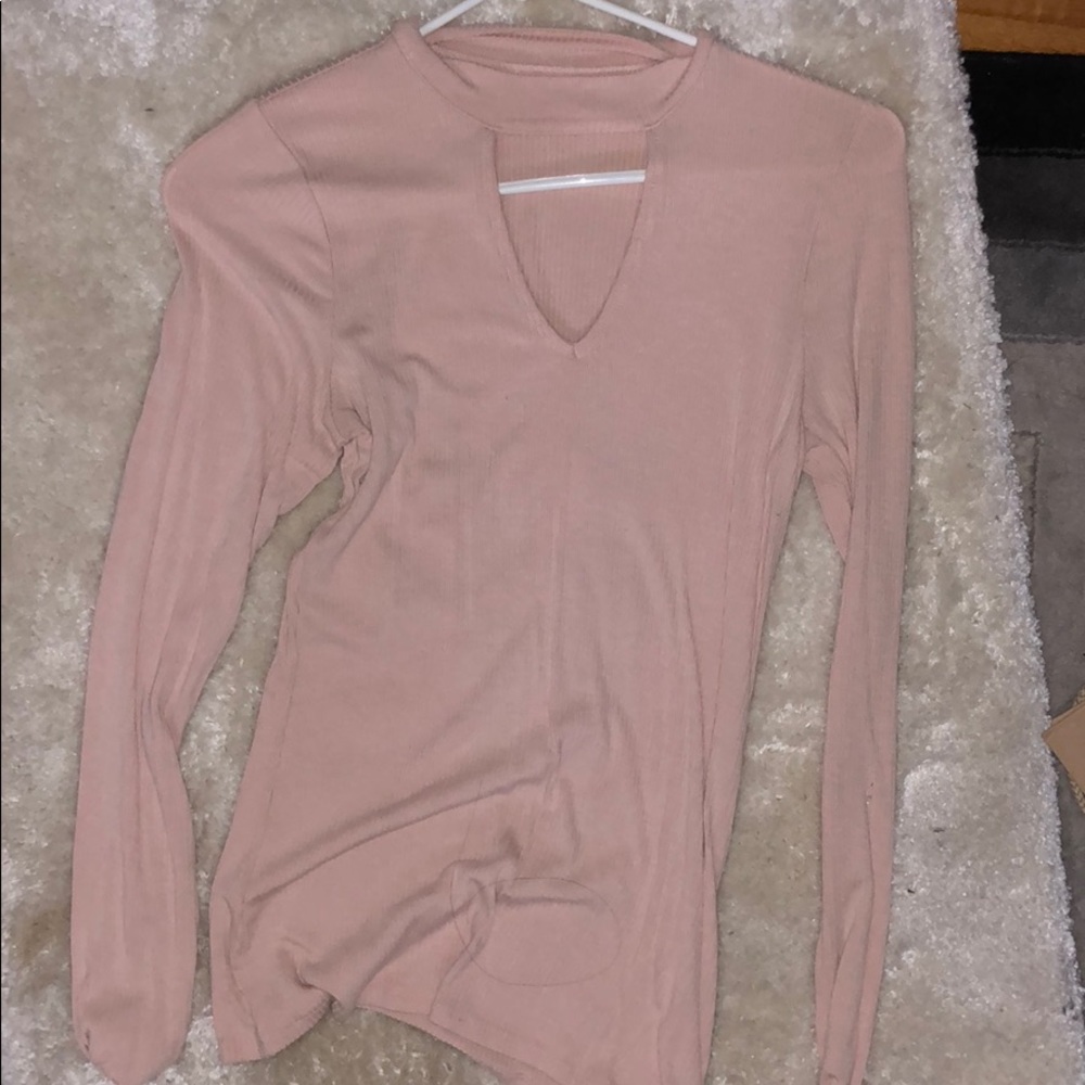 Ribbed pink longsleeve with triangle cutout/choker